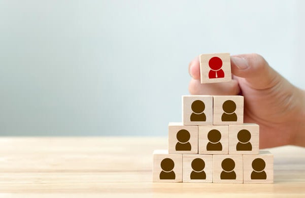 how to become an hr specialist