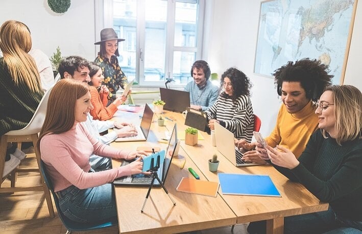 Startups 100 helping startups theme page