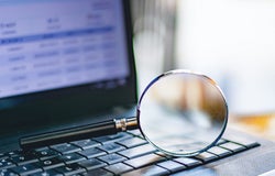 Magnifying glass is located on the keyboard. Of computer notebooks, Concept Disease analysis, consult various problems, study, online virus via internet or social