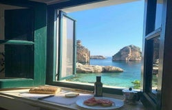 a group of businesswomen speaking at a table