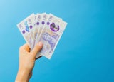 Person holding several £20 notes